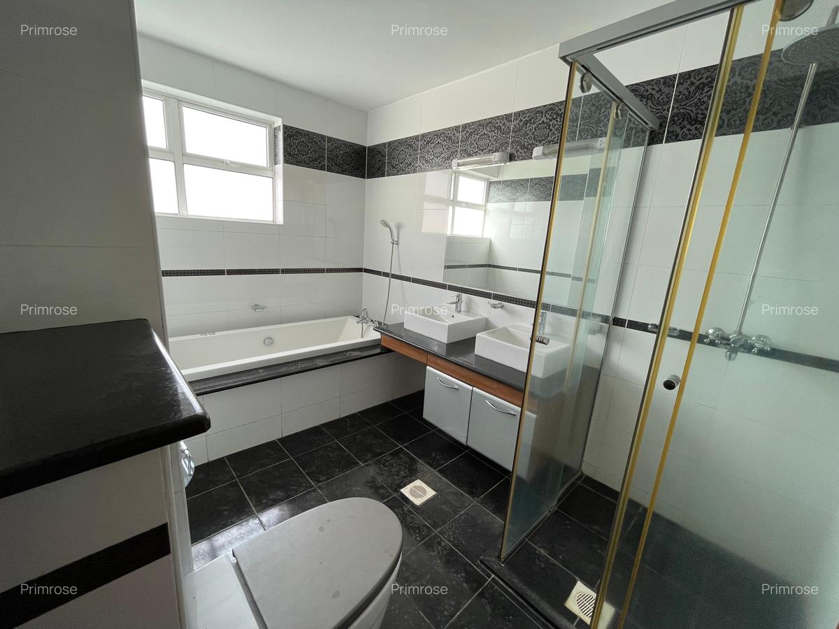 4 Bed Apartment with En Suite in Riverside - 4