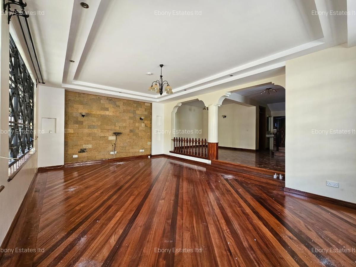 5 Bed Townhouse with En Suite in Lavington - 9