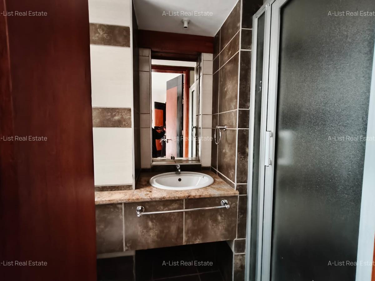 3 Bed Apartment with En Suite at Parklands - 14