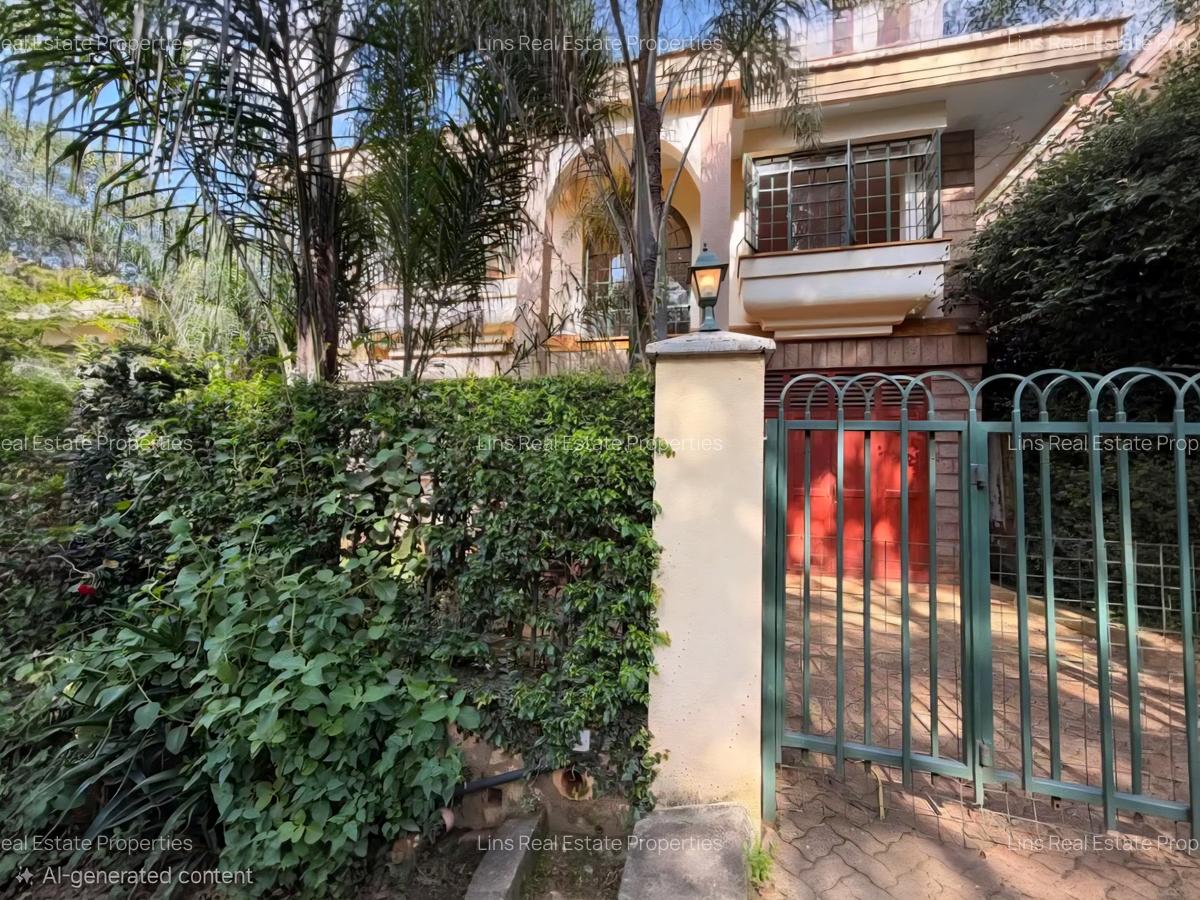 4 Bed Townhouse with En Suite in Brookside - 1