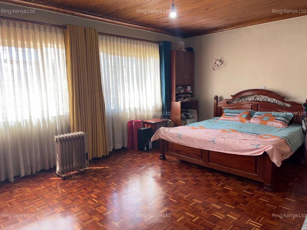 4 Bed House with En Suite in Lavington - 10