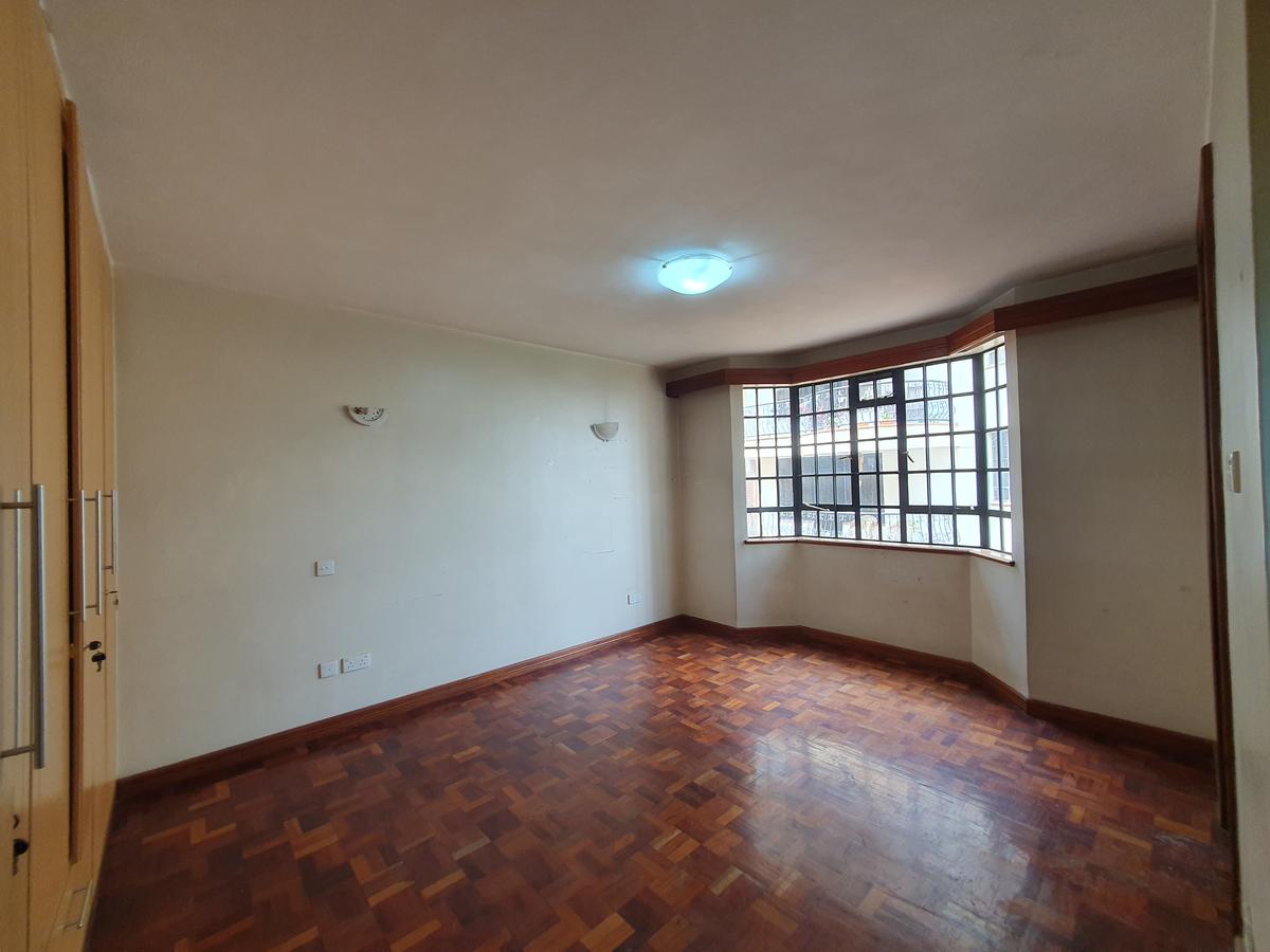 3 Bed Apartment with En Suite in Parklands - 13