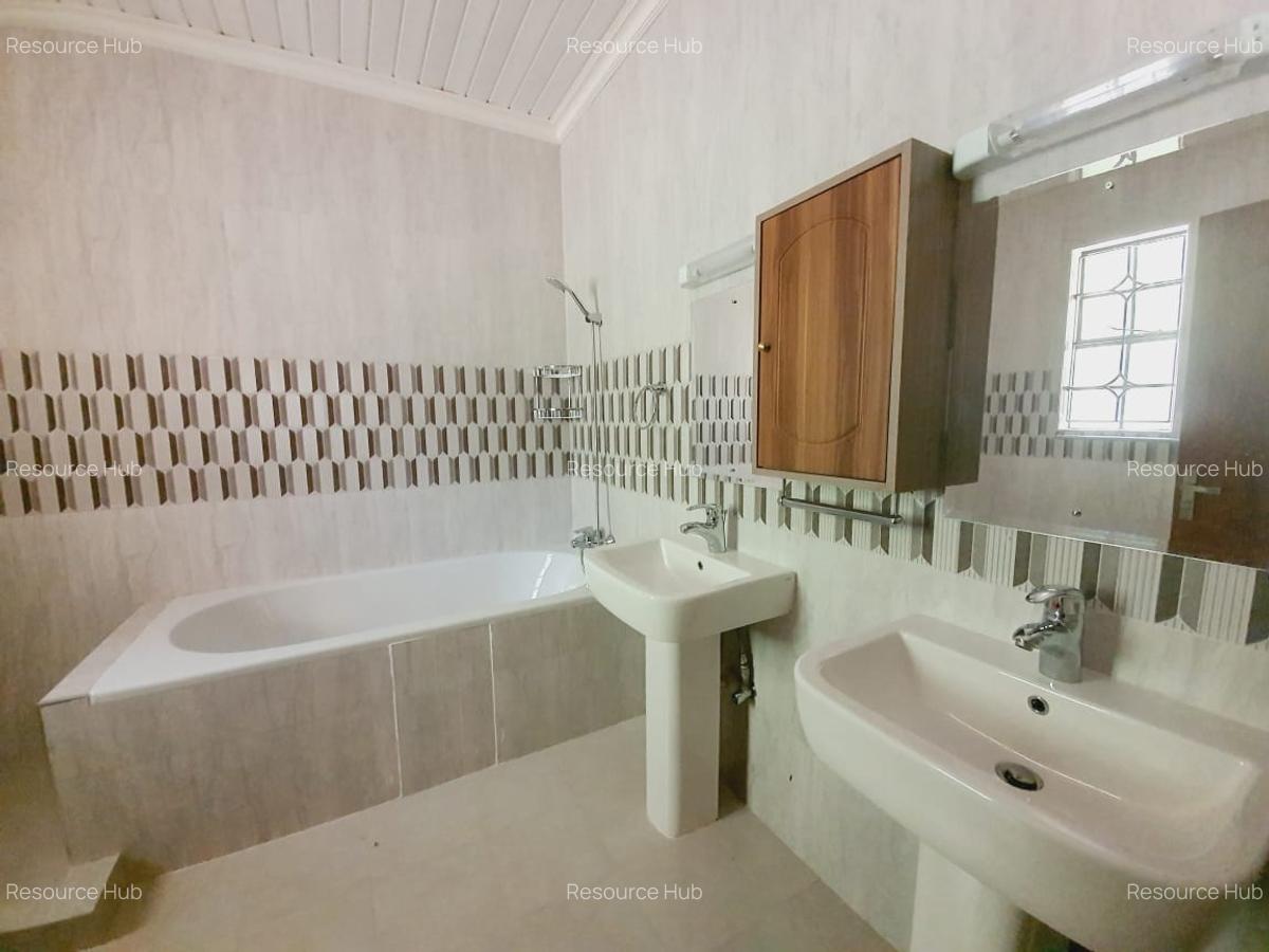 4 Bed Townhouse with En Suite at Riverside - 13