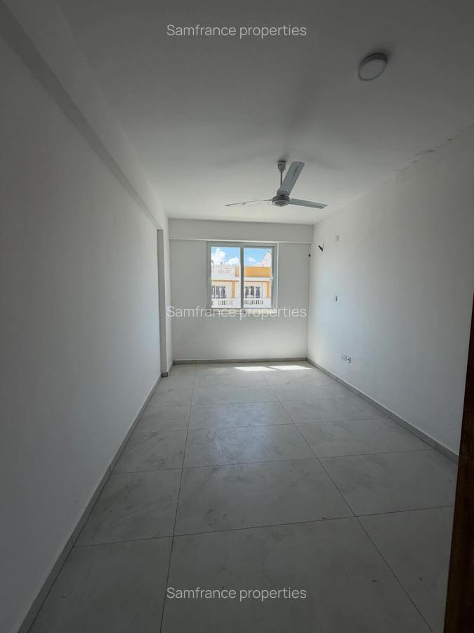 2 Bed Apartment with En Suite at Links Road - 10
