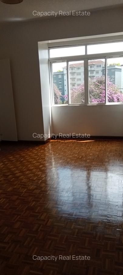 3 Bed Apartment with En Suite in Brookside - 10