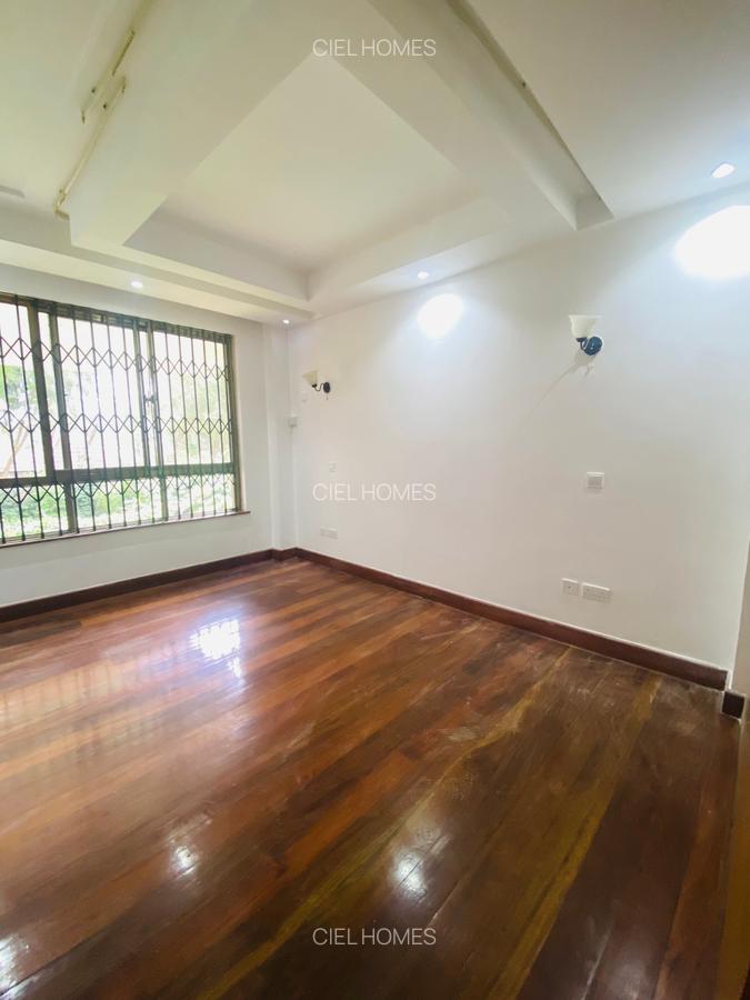 5 Bed Villa with En Suite in Lavington - 7