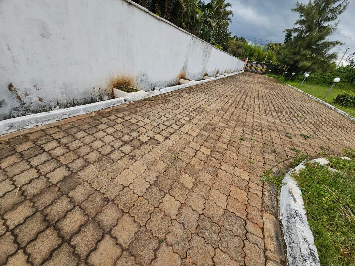 6 Bed House with En Suite in Runda - 18