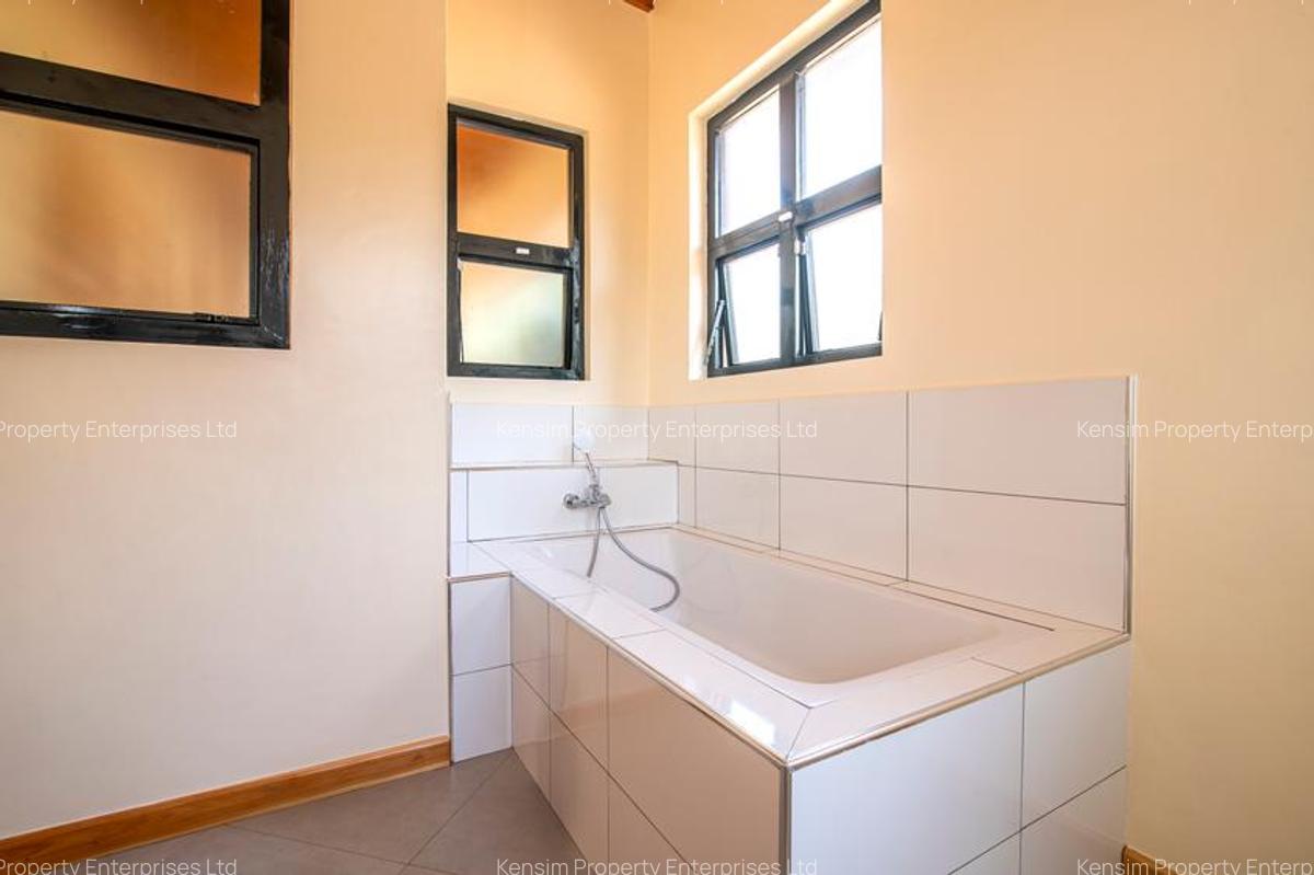 5 Bed Townhouse with En Suite in Lavington - 5