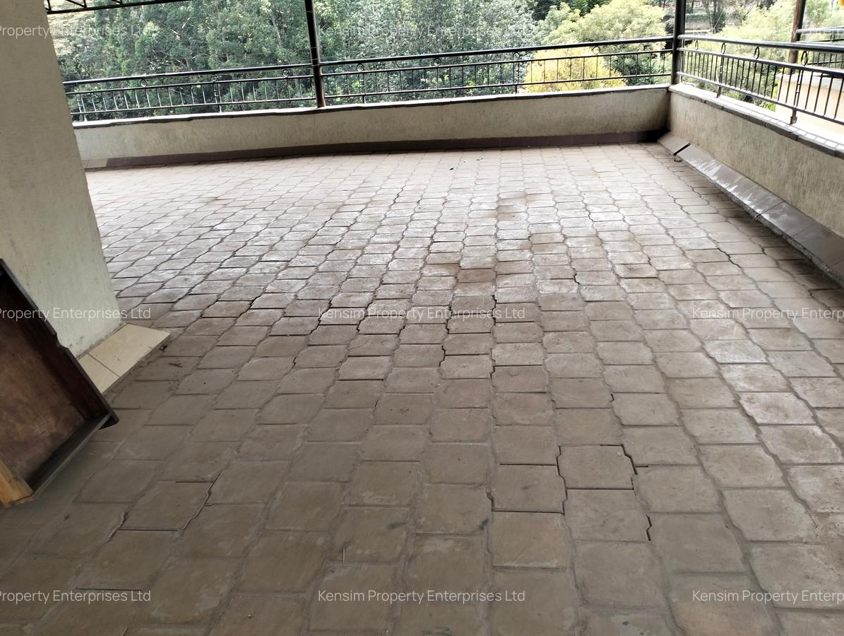 5 Bed Townhouse with En Suite in Lavington - 16