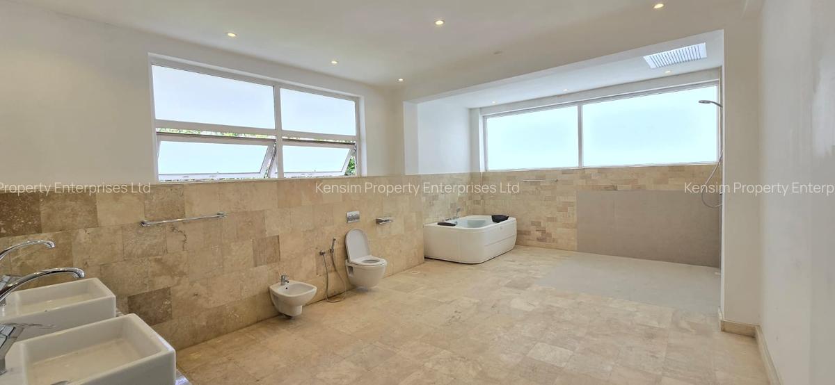 5 Bed House with En Suite in Runda - 18