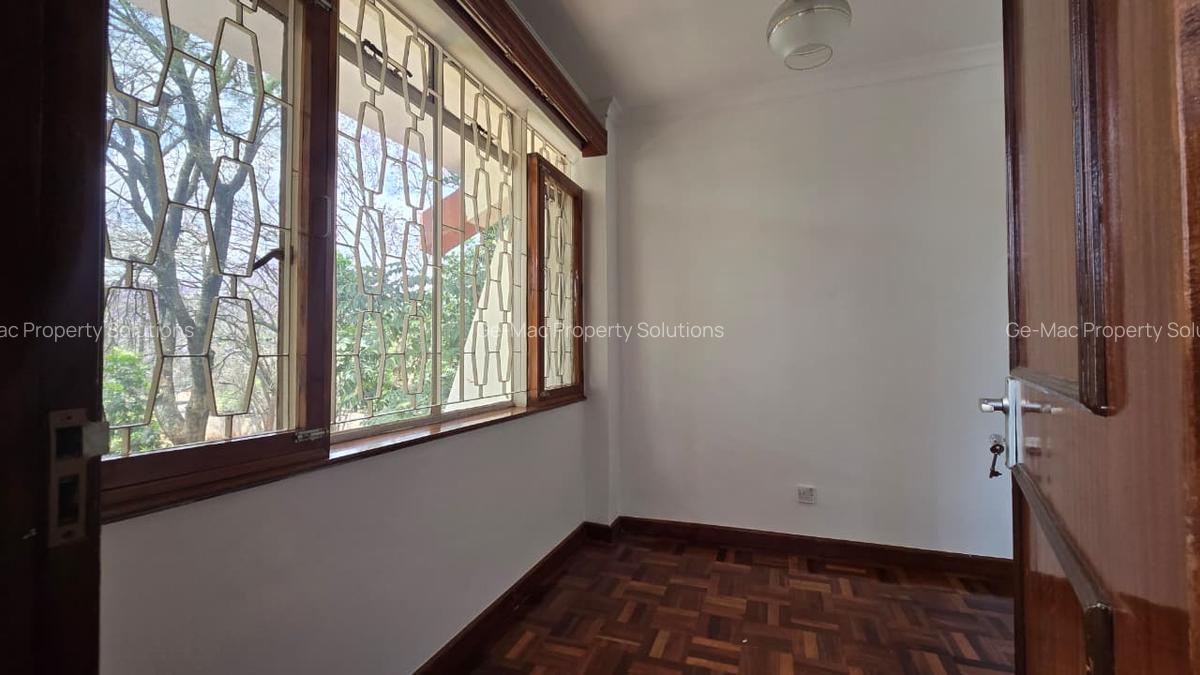 4 Bed House with En Suite in Runda - 11