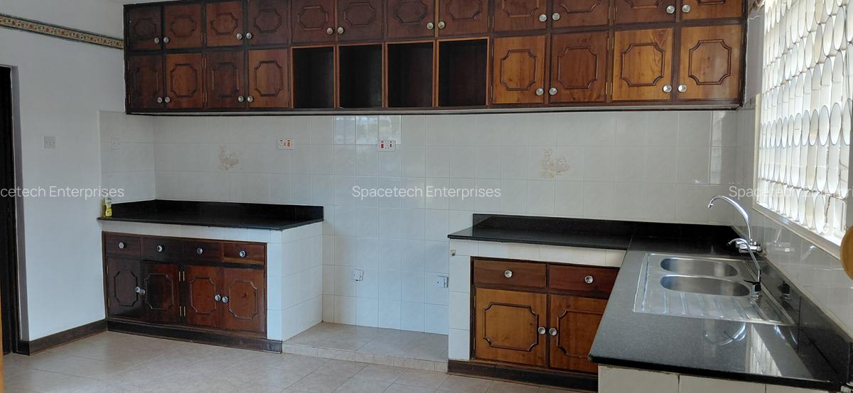 4 Bed House with En Suite in Runda - 7