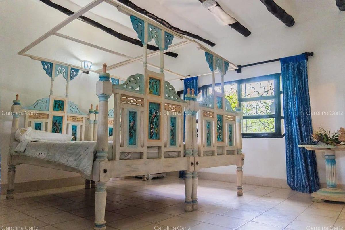 6 Bed Villa with En Suite in Watamu - 7