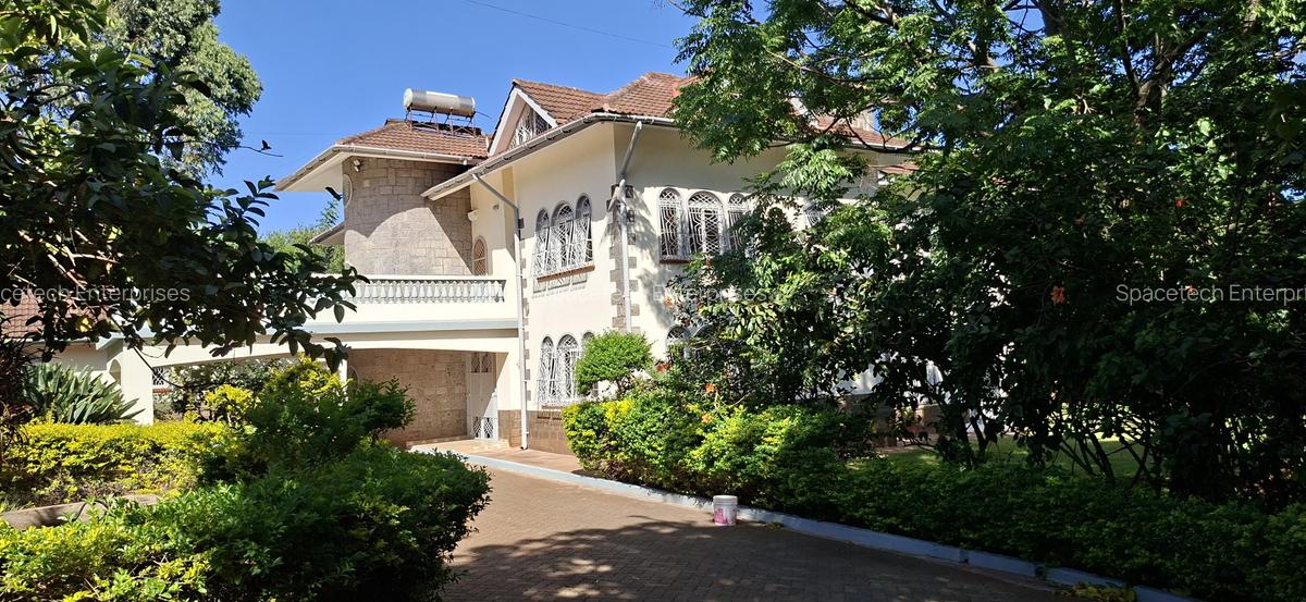 5 Bed House with En Suite in Runda - 3