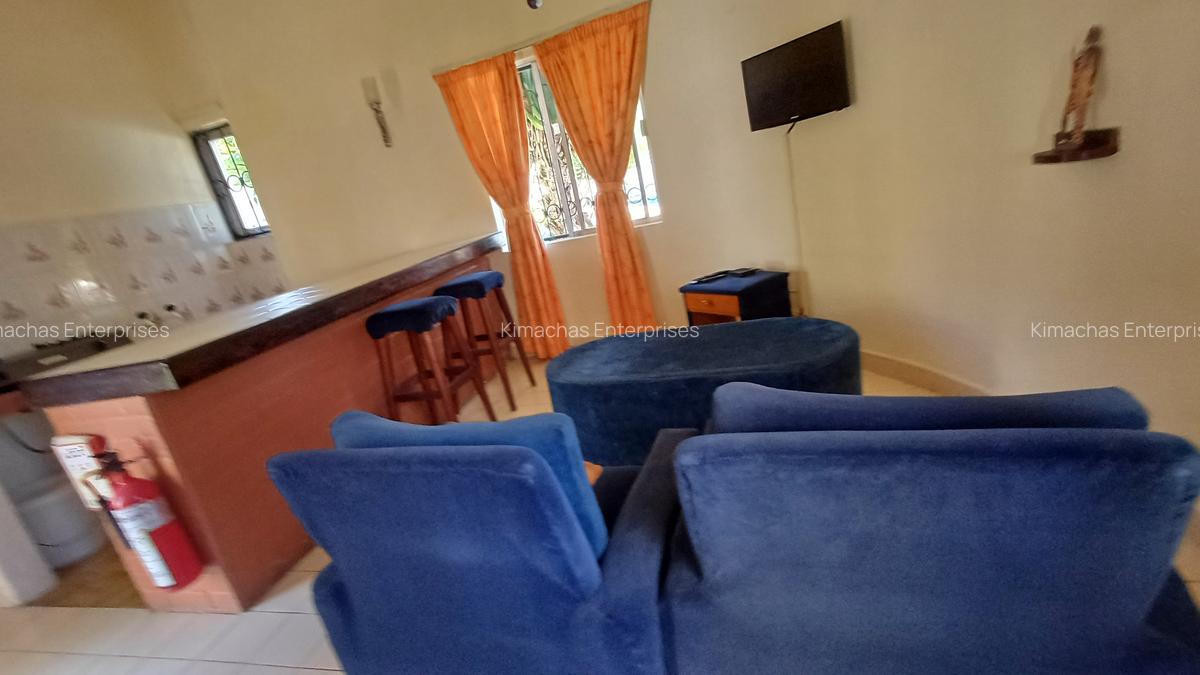 Serviced 1 Bed Apartment with En Suite at 1St Avenue - 15