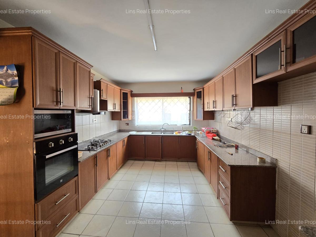 5 Bed Townhouse with En Suite in Lavington - 9