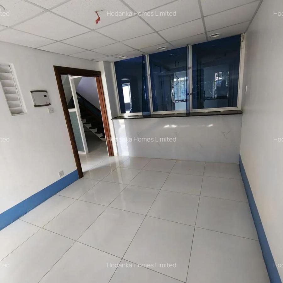 Commercial Property with Service Charge Included in Kilimani - 9