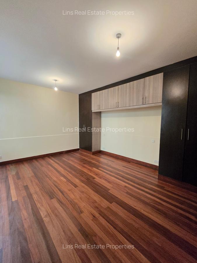 5 Bed Townhouse with En Suite in Lavington - 4