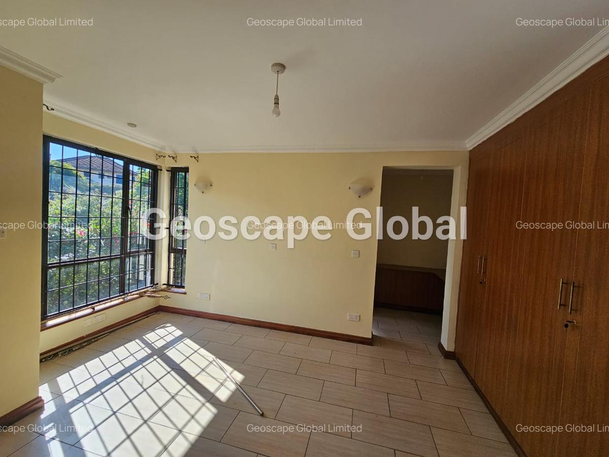 5 Bed House with En Suite in Runda - 13