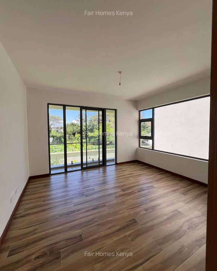 6 Bed Townhouse with En Suite at Lavington Green - 10