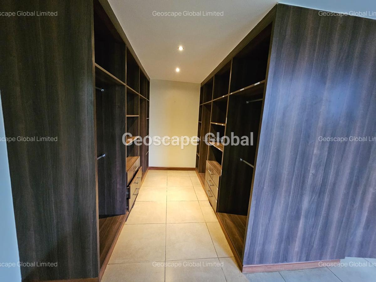 4 Bed House with En Suite in Runda - 3