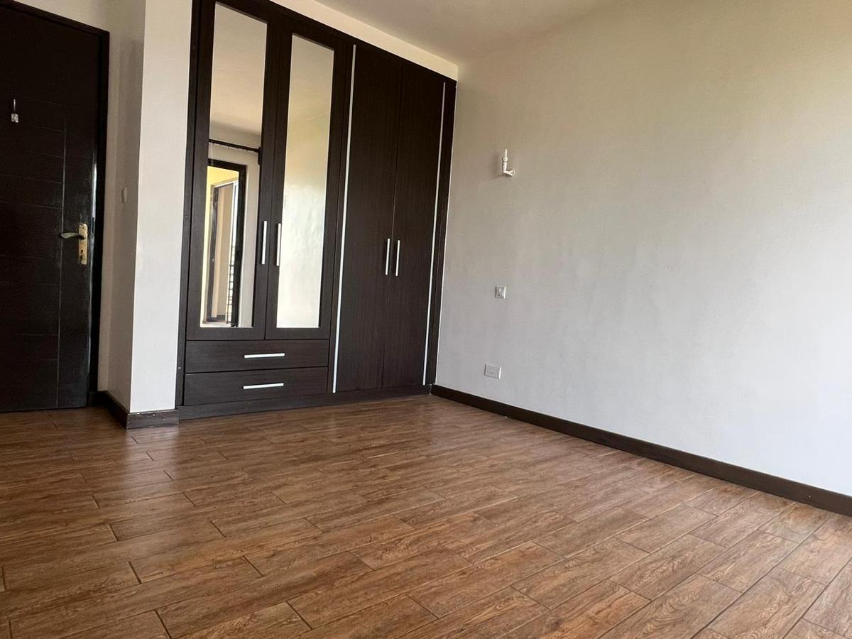 3 Bed Apartment with En Suite at Parklands - 8