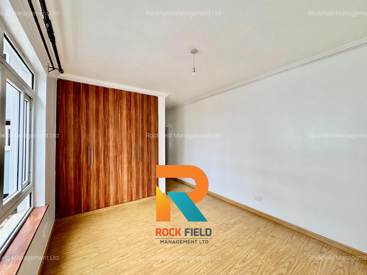 3 Bed Apartment with En Suite in Brookside - 10