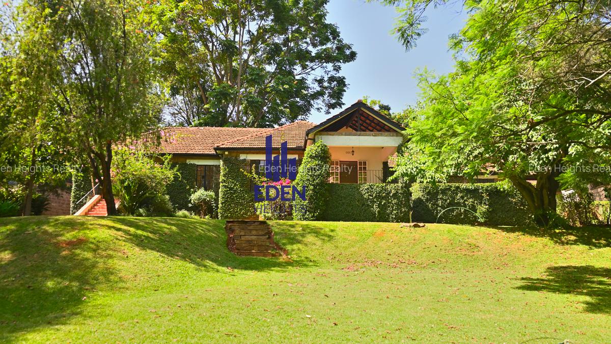 4 Bed House with En Suite in Lavington - 19