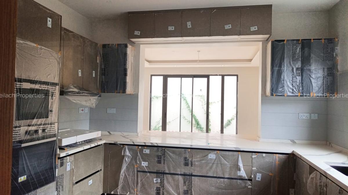 5 Bed Townhouse with En Suite in Lavington - 14