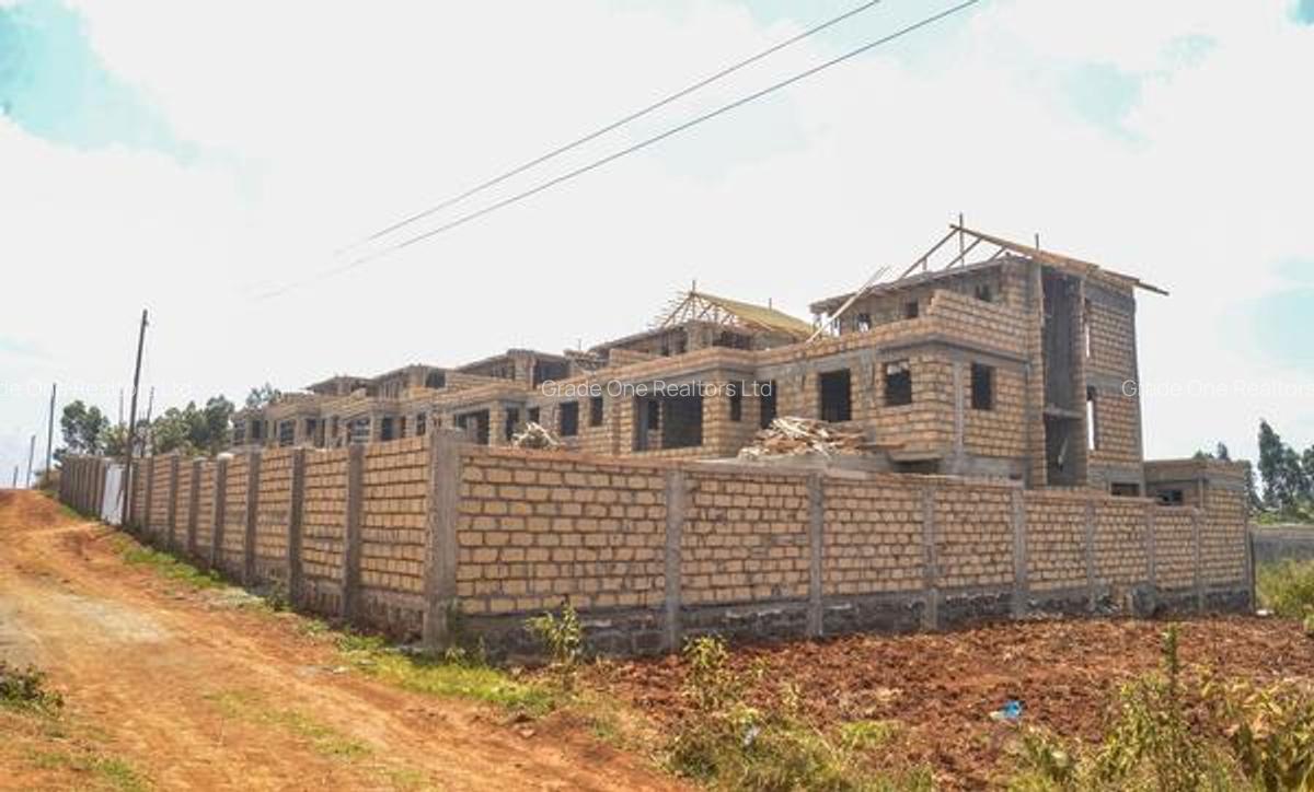 5 Bed Villa with En Suite at Karai - 2