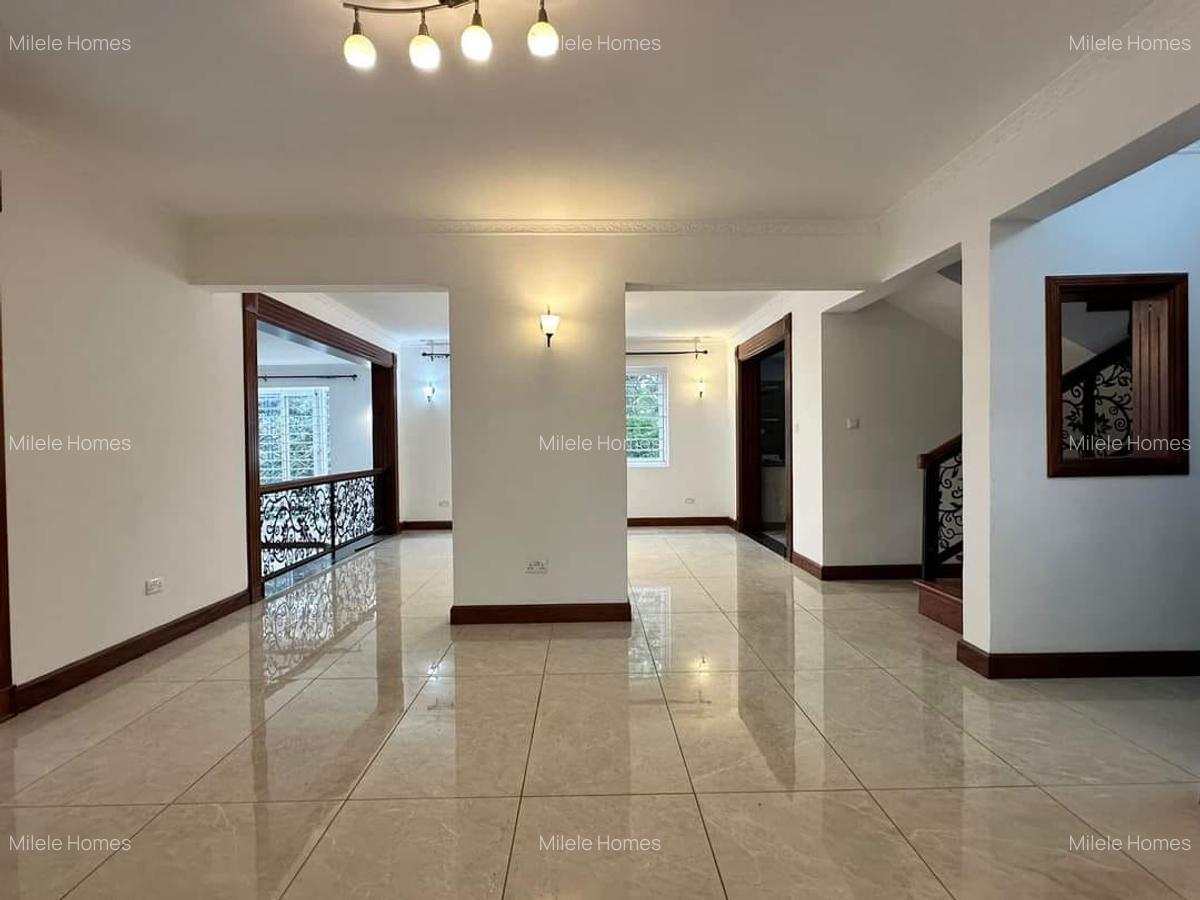 5 Bed Villa with En Suite at Lonetree - 5