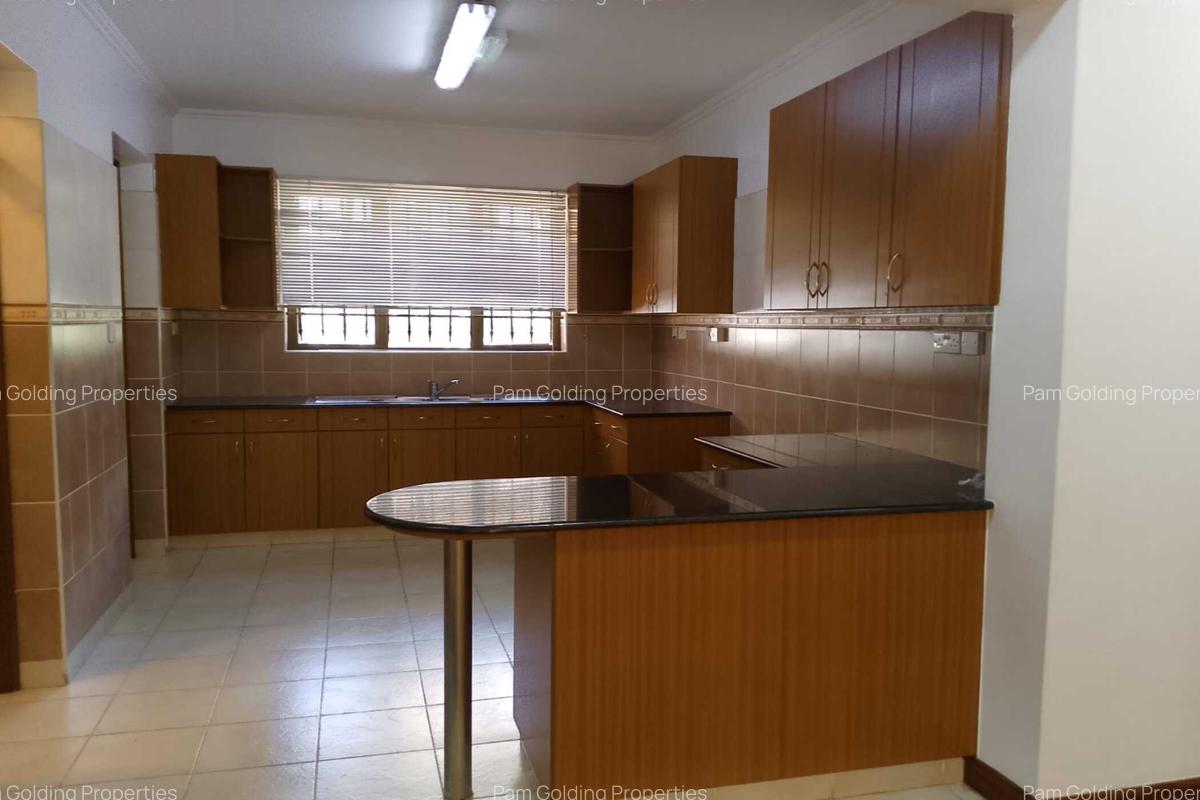 3 Bed Apartment with En Suite at Dennis Pritt Road - 19