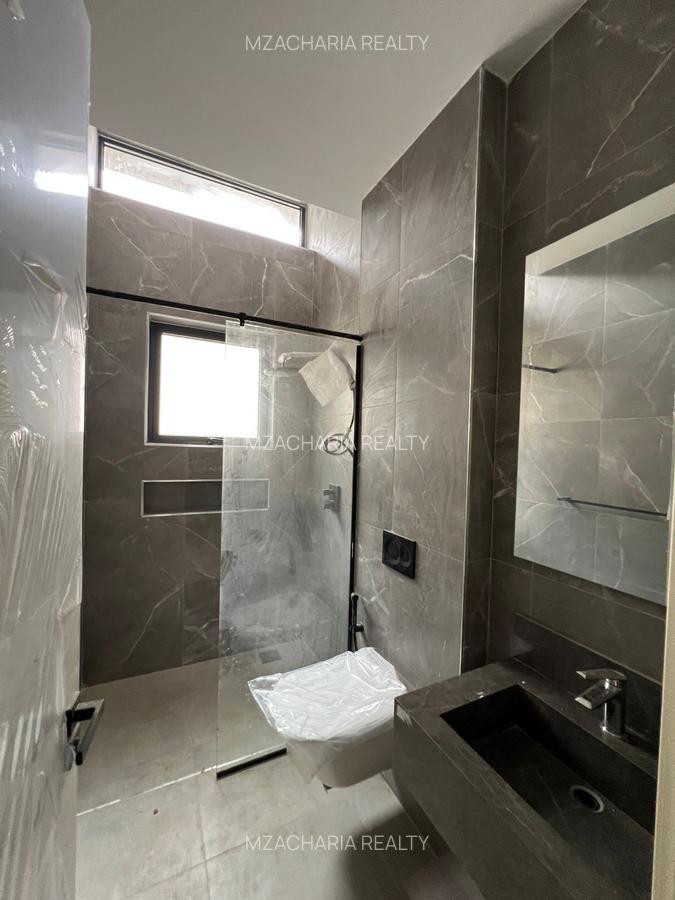 5 Bed Townhouse with En Suite in Runda - 16