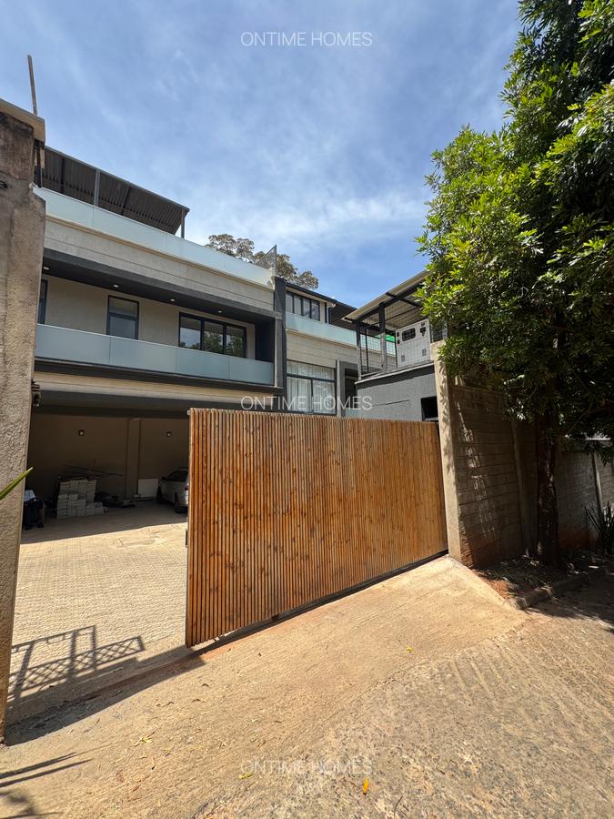 4 Bed Villa with En Suite at Westlands - 12