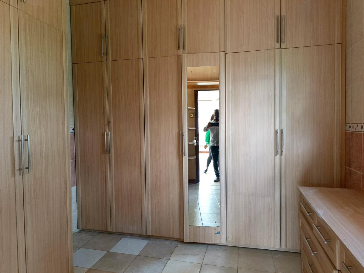 4 Bed House with En Suite in Nyari - 17