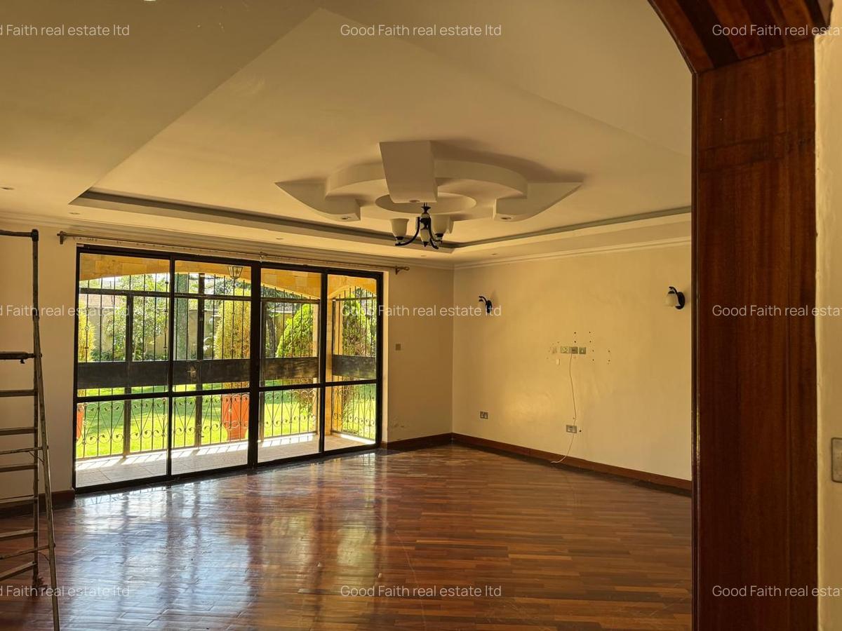 4 Bed House with En Suite in Runda - 2