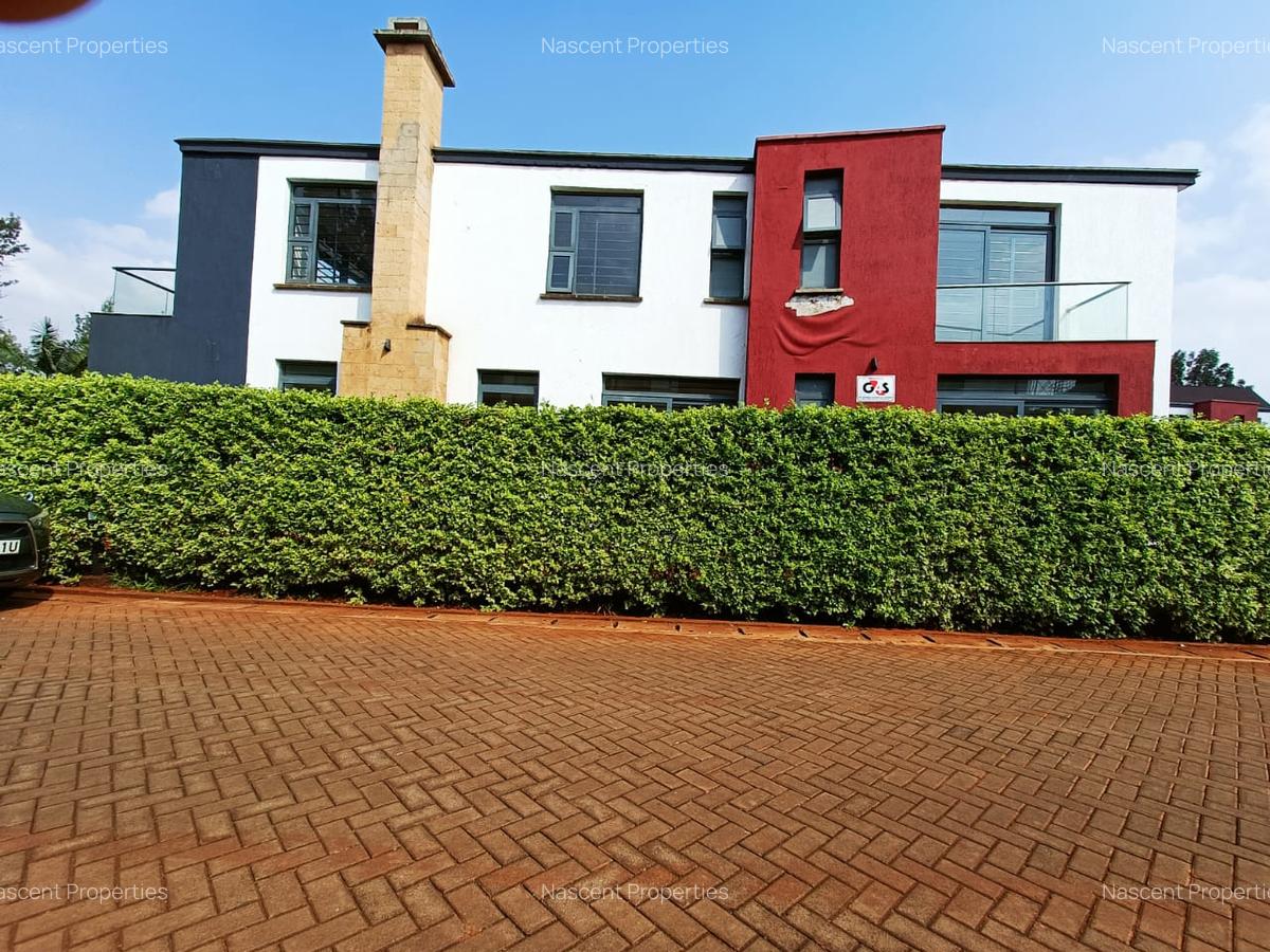 4 Bed House with En Suite at Garden Estate - 2