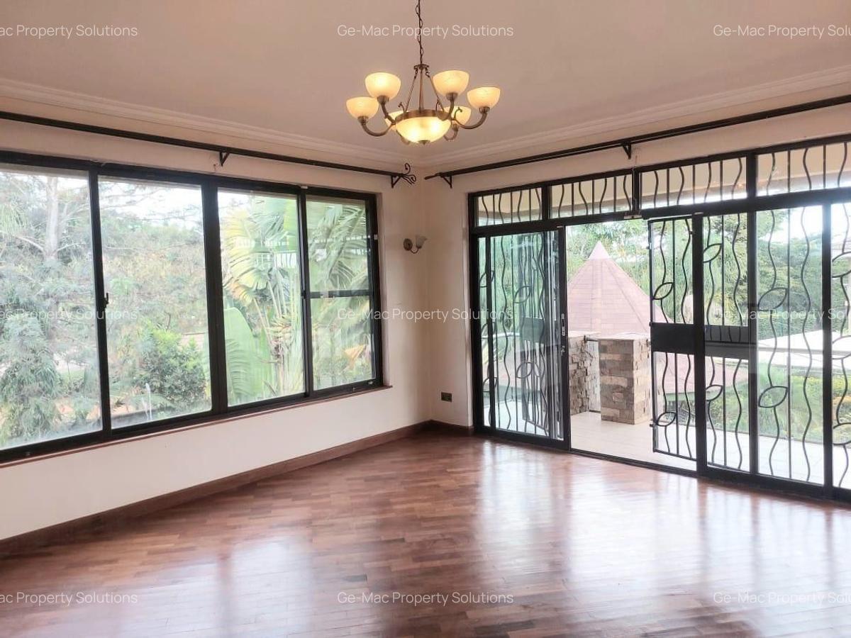 4 Bed House with En Suite in Garden Estate - 10