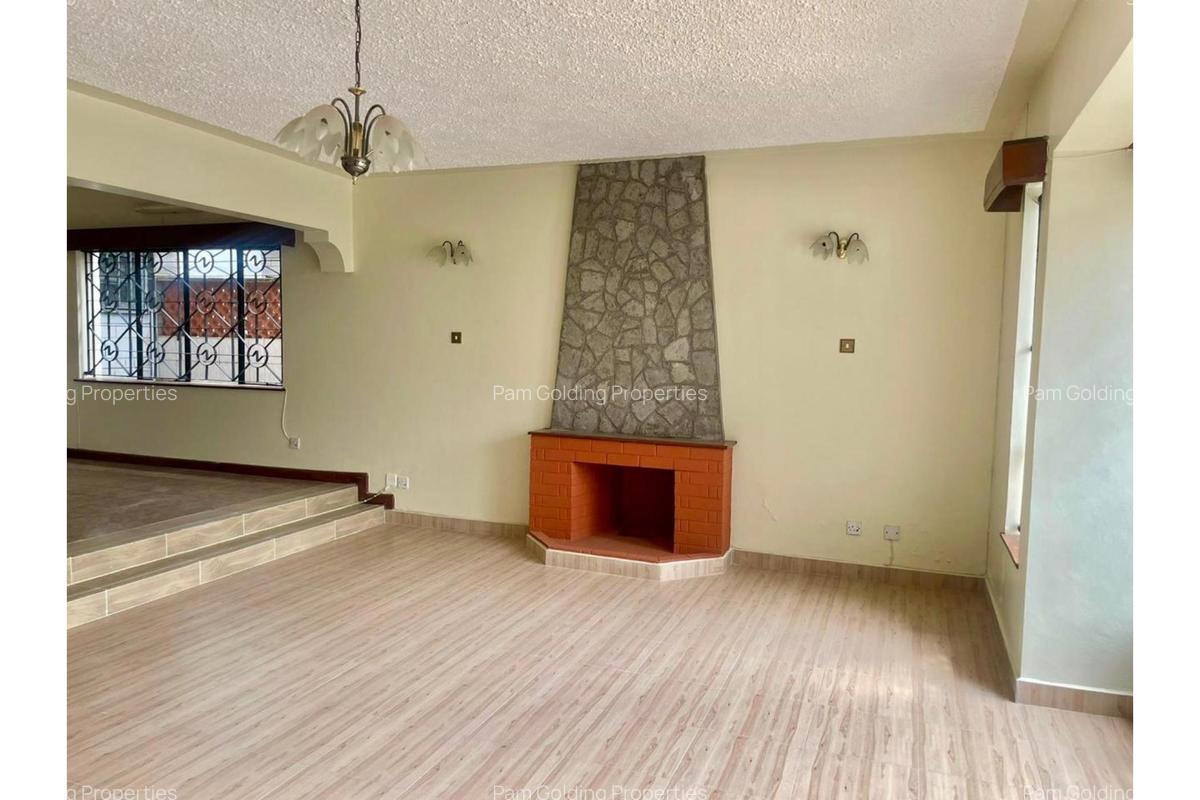 4 Bed Townhouse with En Suite in Spring Valley - 4