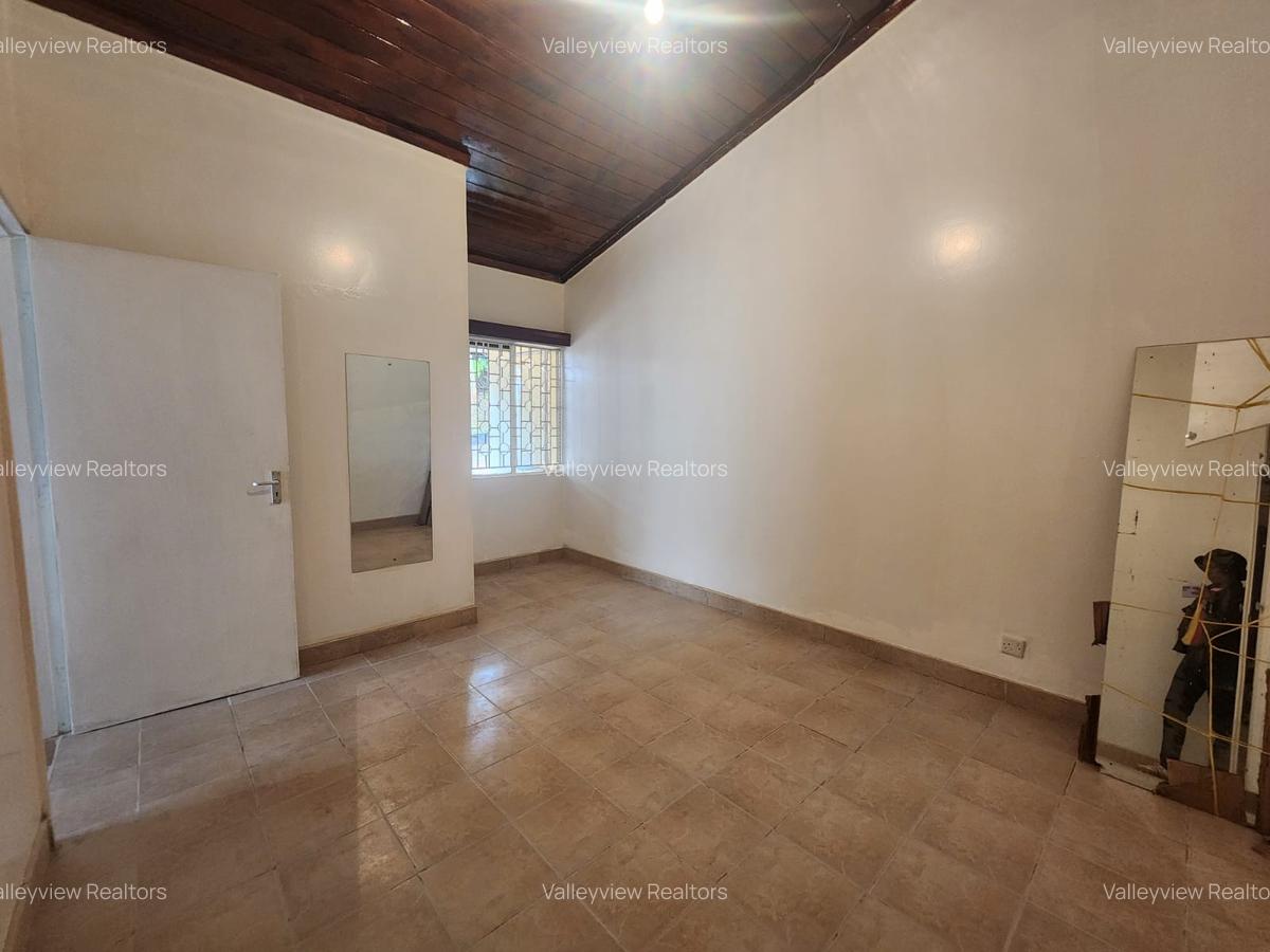 5 Bed Townhouse with En Suite at Lavington - 15