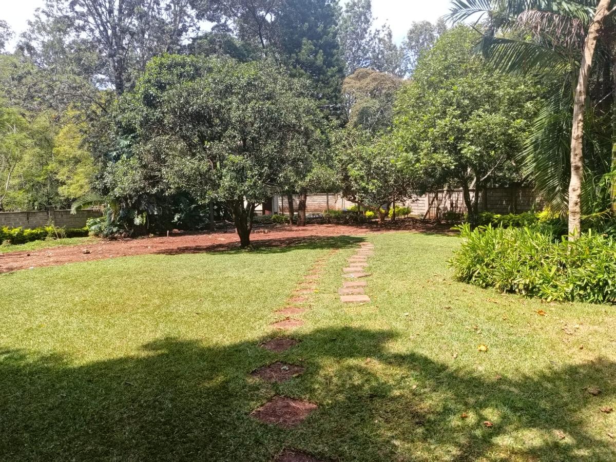 10 Bed House with En Suite at Lavington - 7