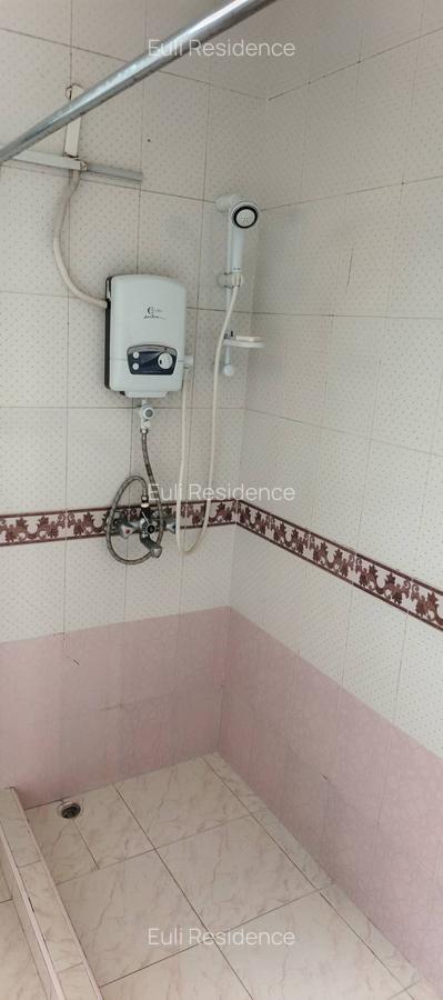 3 Bed Apartment with En Suite at Lantana Rd - 11