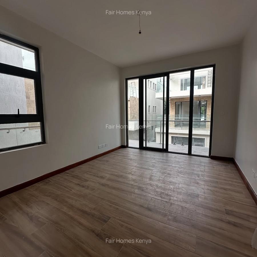 5 Bed Townhouse with En Suite at Lavington Green - 6