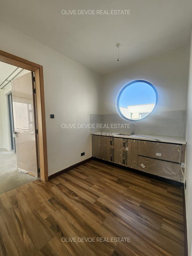 5 Bed Townhouse with En Suite in Lavington - 13