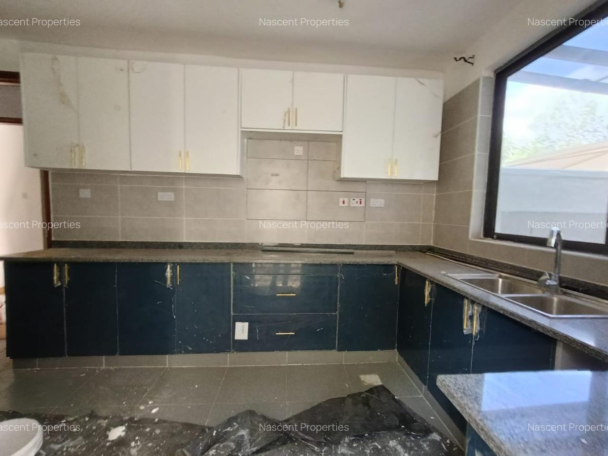 5 Bed Townhouse with En Suite in Lavington - 14