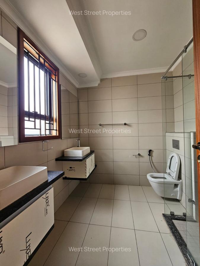 6 Bed Villa with En Suite at Lavington - 15