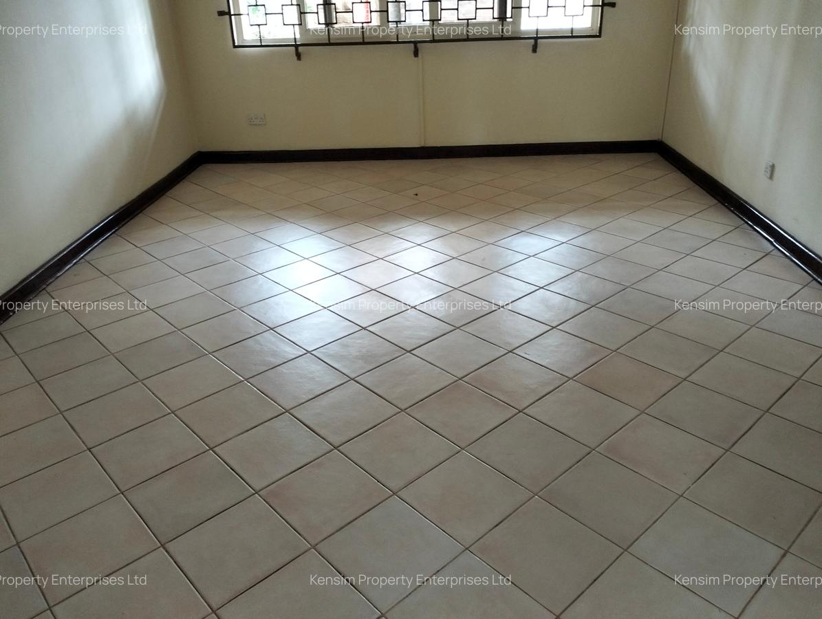 5 Bed Townhouse with En Suite in Lavington - 4