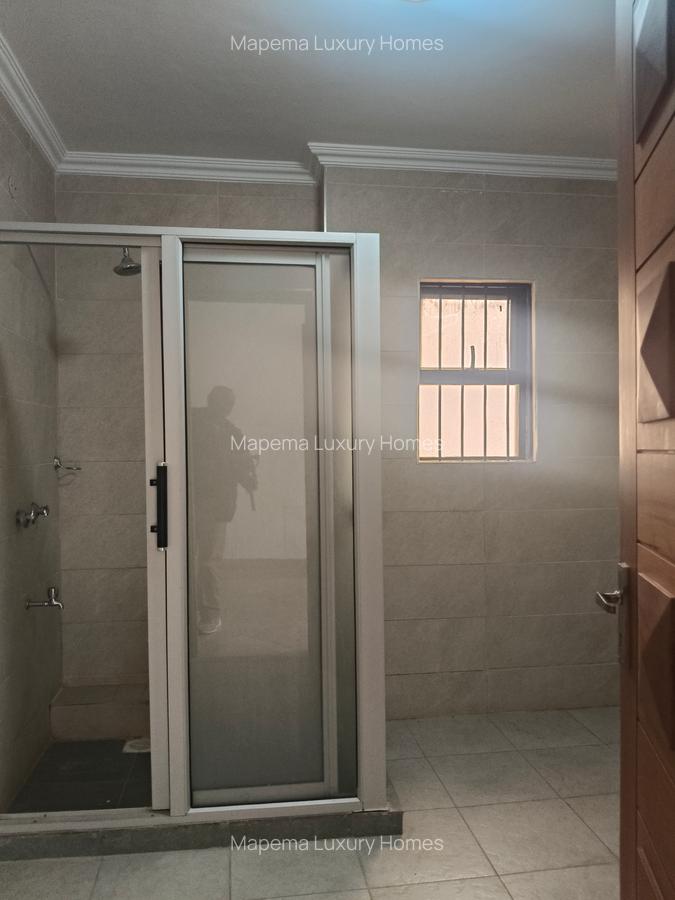 7 Bed House with En Suite at Hillcrest - 14