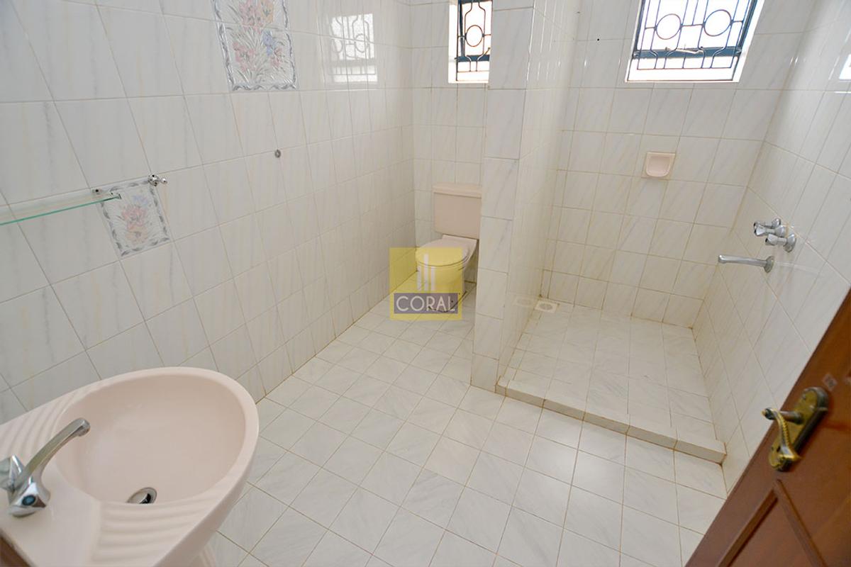 5 Bed Villa with En Suite in Westlands Area - 10