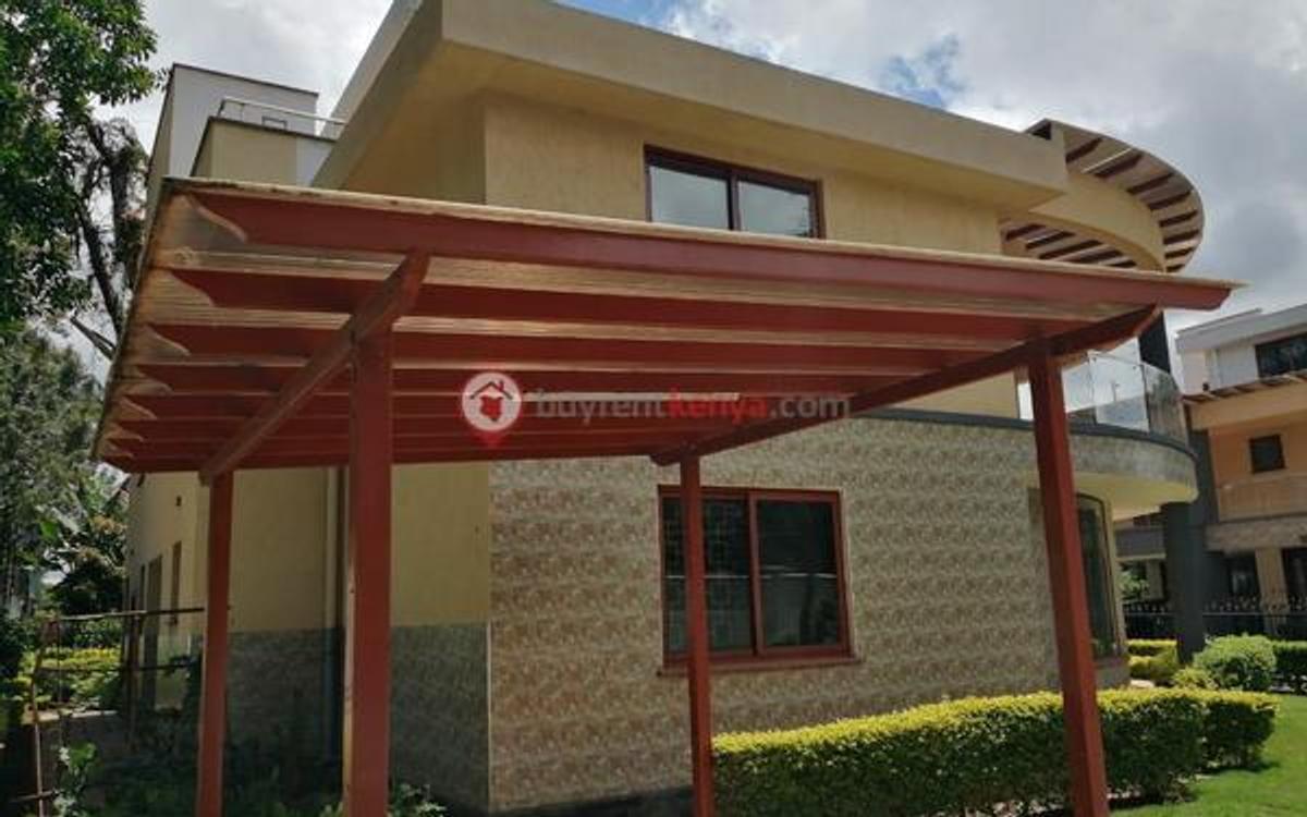 5 Bed Townhouse with En Suite at Lavington - 4